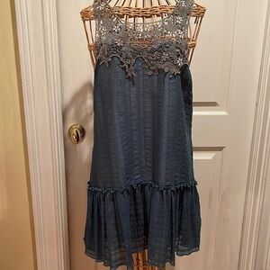 Free People 🎉Sale🎉 green dress has lace on the top